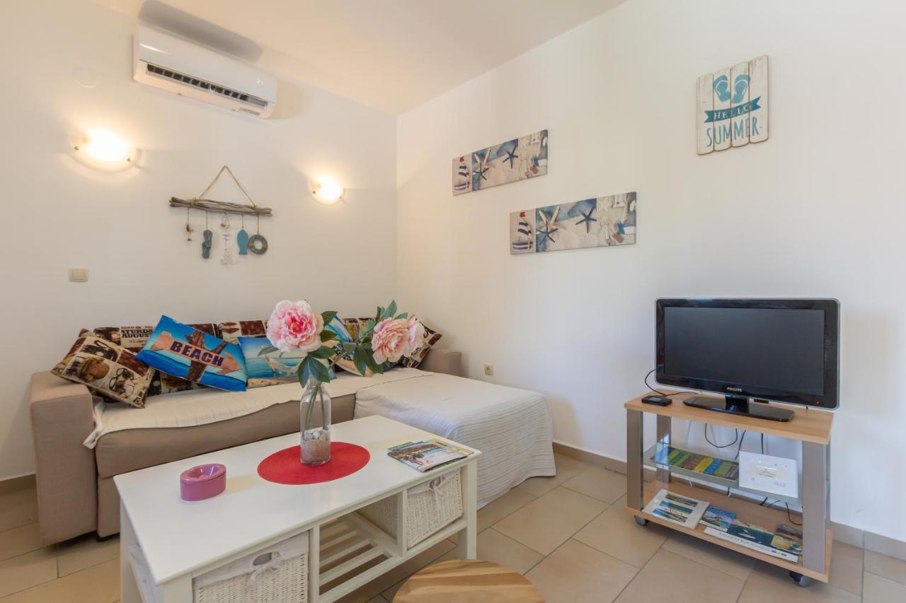 Apartments Ema & Mislav With Terrace Baška Extérieur photo