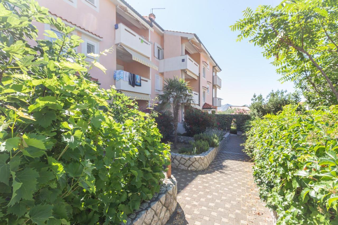 Apartments Ema & Mislav With Terrace Baška Extérieur photo